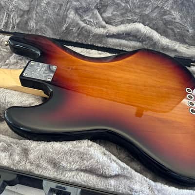 Fender American Professional Jazz Bass with Maple Fretboard 2017 - 2019 - 3-Color Sunburst image 5
