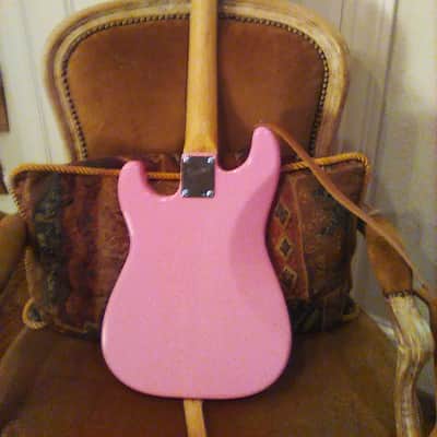 Pink Squier Hello Kitty Mini Stratocaster 2006 - 2009 image 3