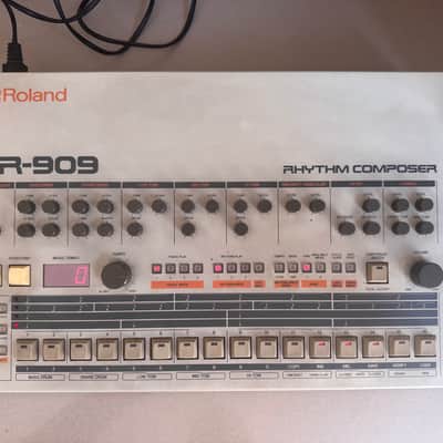 Roland TR-909 Rhythm Composer 1983 - 1985 - White image 2