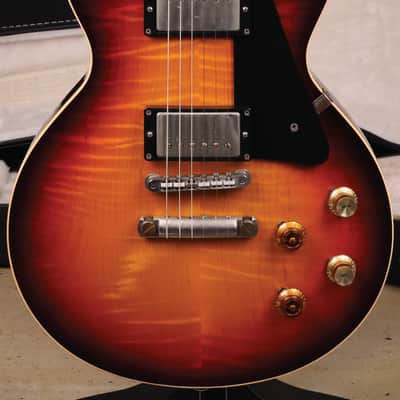 Gibson 2012 Custom Shop Joe Bonamassa Signature Les Paul VOS in Bonamassa Burst (BonaBurst) with ABR-1 Tune-o-matic Bridge (3x Steel and 3x Nylon Saddles), Burstbucker 2 & 3 Pickups, Lower Placed Gibson Headstock Logo & Chunky '50s Style Neck Profile image 3