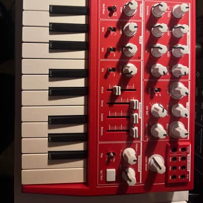Arturia MicroBrute Red 25-Key Synthesizer 2014 - 2021 - Red image 2
