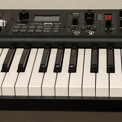 Yamaha YC61 61-Key Stage Keyboard image 8