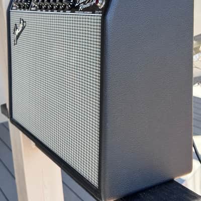 Fender ’65 Deluxe Reverb Reissue 22-Watt 1x12 Tube Combo 2004 - Black with silver tolex image 4