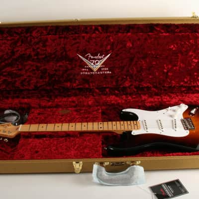 Fender Custom Shop Limited Edition 70th Anniversary 1954 Stratocaster DLX Closet Classic 1-Piece Quartersawn Maple Neck Fingerboard Wide-Fade 2-Color Sunburst XN5106 image 10