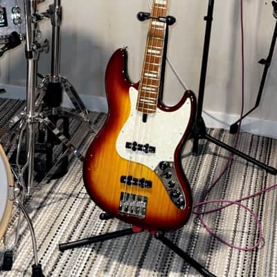 Sire Marcus miller v8 2025 - Gloss image 4