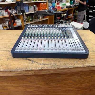 Used Soundcraft Signature 16 16-input Mixing Board 16-Channel Analog USB Mixer with Effects image 6