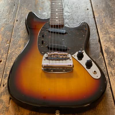Fender 1969 Reissue Mustang Three Tone Sunburst MIJ Japan 2010 w/ Hardcase image 2