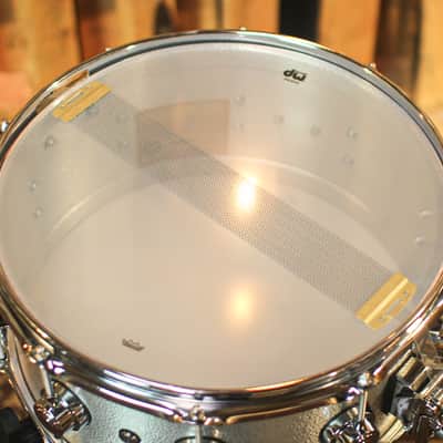 DW 6.5x14 Collector's 3mm Wrinkle Coat Aluminum Snare Drum - DRVA6514SVC image 5