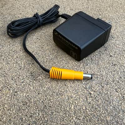 Immagine Sennheiser EW 500 G4-965 Handheld Wireless Microphone System with MMK 965 Capsule (GW1-Band: 558-608 MHz) 2010s - Black - 7