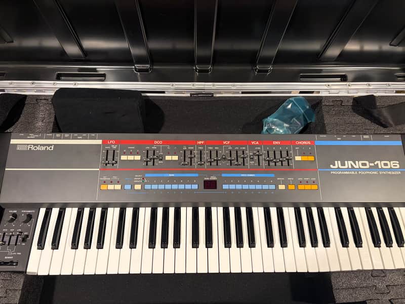 Roland Juno-106 61-Key Programmable Polyphonic Synthesizer 1984 - 1985 - Black