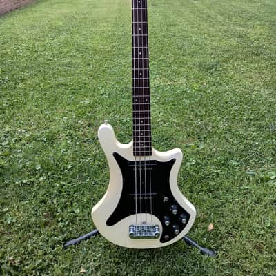 Guild B-302 1979 - vintage white image 2