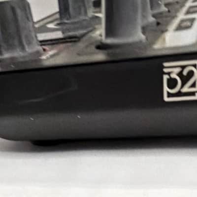 Hercules P32 USB DJ Controller 2010s - Black image 7