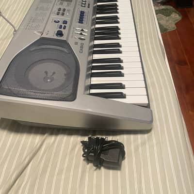 Casio LK-90TV 61-Key Key-Lighting Keyboard 2010s - Silver image 3