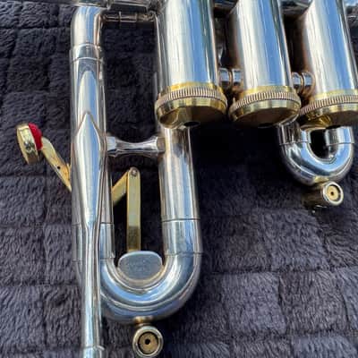 Gently Used Getzen Eterna Flugelhorn and Trumpet Combo with mouthpieces and case image 12
