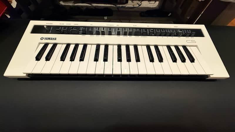 Yamaha Reface CS Virtual Analog Synth - White - Excellent Condition image 1