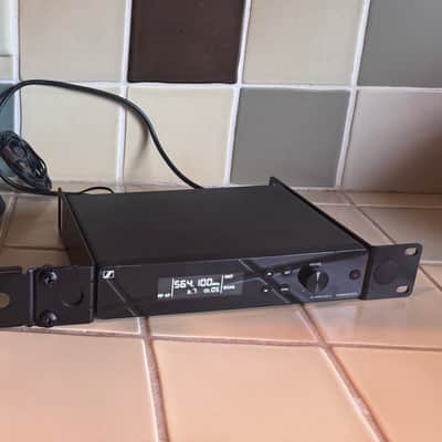 Sennheiser EM-XSW2 Wireless Receiver Package w/ ME2 Lavalier Mic (548–572 MHz A Band) image 6