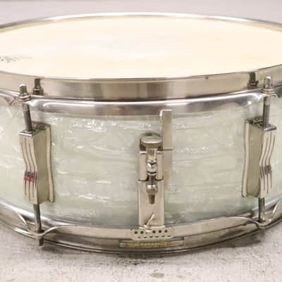 Ludwig Pioneer 5.5x14" Snare Drum NOB 6 Lug White Marine Pearl Vintage 1960's image 4