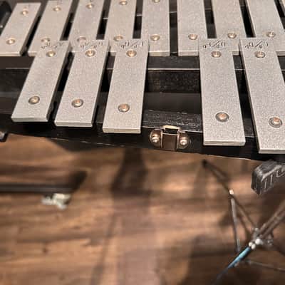 Ludwig Junior Percussion kit w/ Glockenspiel, Practice Pad, Instrument Stand + Bag image 12