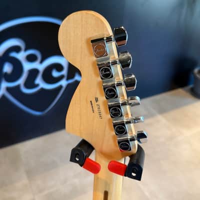 Fender Highway One Stratocaster with Maple Fretboard 2006 - 2011 - 3-Color Sunburst image 4