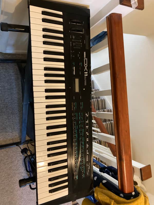 Yamaha DX11 vinatge with 1980s Peavey Amp