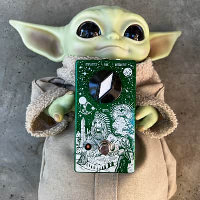 Does It Doom Giza Bass Preamp / Distortion Al Cisneros Sparkle Green image 2