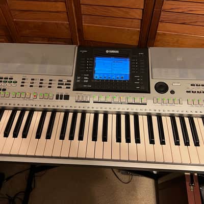 Yamaha PSR-S900 61-Key Arranger Workstation 2010s - Silver