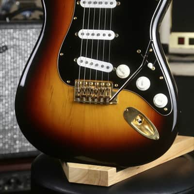 1997-2000 Fender Stratocaster ST62-80 Texas Special, Crafted in Japan - 2 Tone Sunburst image 3