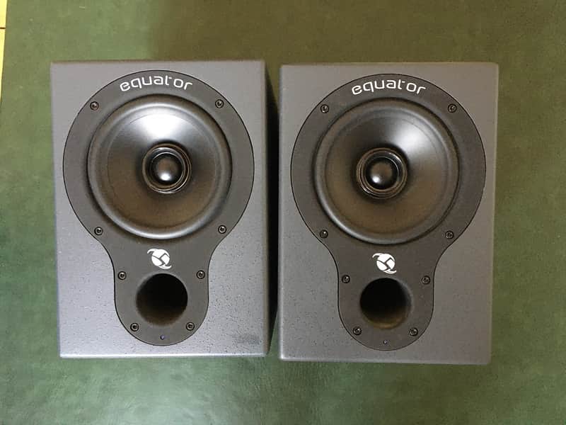 Equator D5 Dark grey image 1