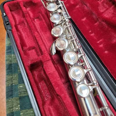 Yamaha YFL-211S-(closed hole)-Flute-2026 - Silver Plated- Pristine image 7