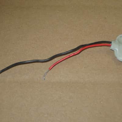 3 used genuine BOSS older battery clips (1 GRAY, early 1980s / 2 BLACK - one late from 1980s, other from 1990s) (NO pedals) - also including 2 new NON Boss battery clips, 2 extra wires, 2 pieces heat shrink tubing (AS IS / FINAL SALE- read description) image 3