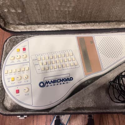 Suzuki OM-27 Omnichord 1981 - Ivory image 4