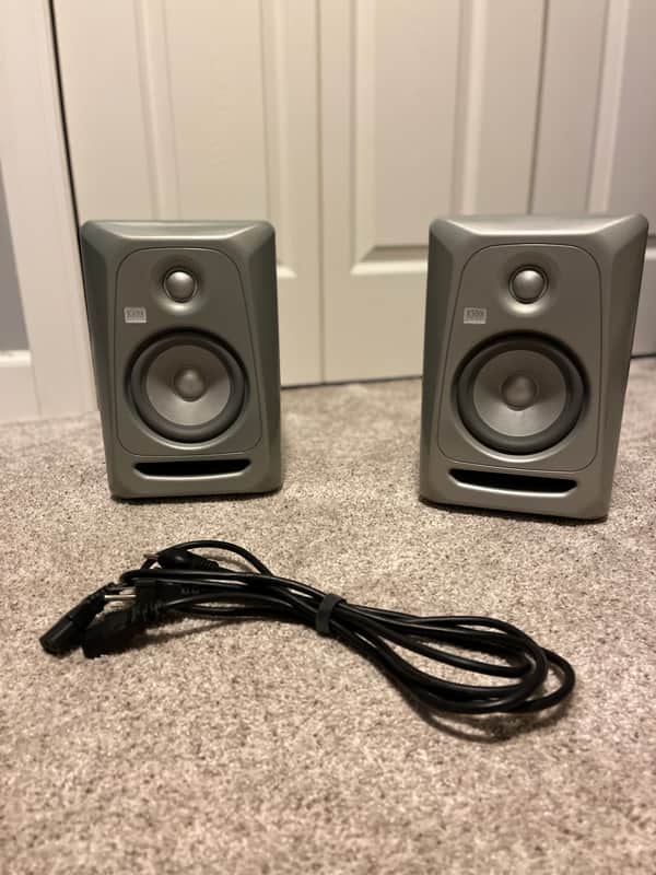 KRK Rokit 5 G3 Limited Edition Platinum Studio Monitor Bundle image 1
