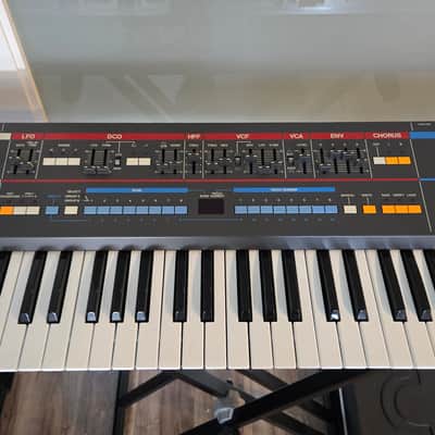Roland Juno-106 61-Key Programmable Polyphonic Synthesizer 1984 - 1985 - Black image 2