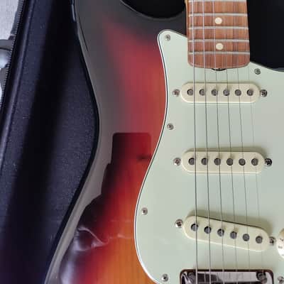 2017 Fender Stratocaster Classic Player '60s 3-Color Sunburst w/GIGBAG image 13