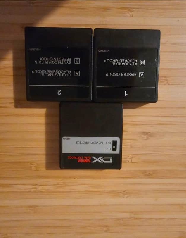 Yamaha DX7 - 2 Cartridges ROM - 1 Official Yamaha DX7 RAM Cartridge Official/Original for Yamaha DX7 Synthesizer 1983 - 1987 - Black image 1