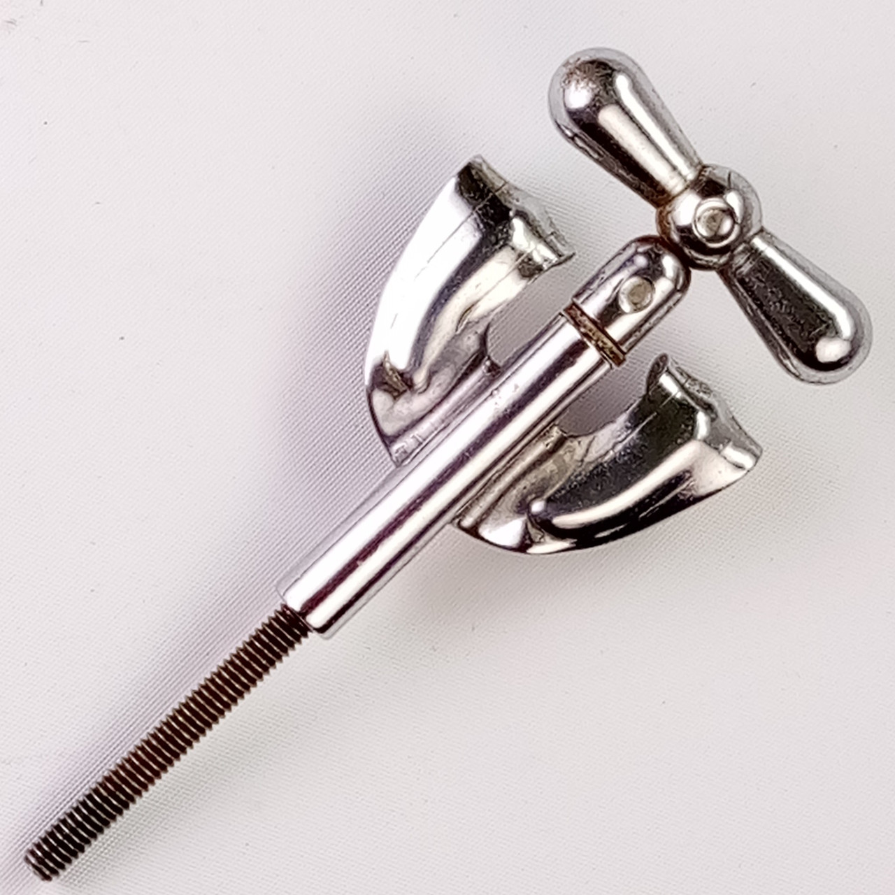 Rogers 60s 1+Bow-Tie Bass Drum Tension T-Rod+Claw 3 3/4"Chrome Holiday Cleveland — main photograph