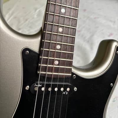Fender American Deluxe Stratocaster with Rosewood Fretboard 2004 - 2010 - Chrome Silver image 14