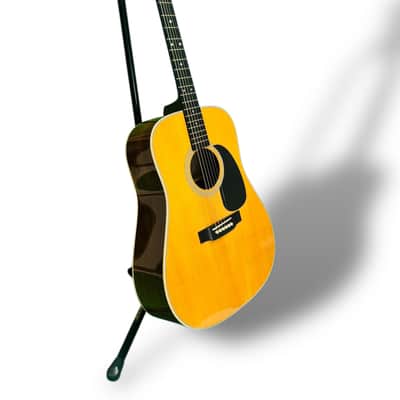 Martin Standard Series D-28  2001 Natural image 1