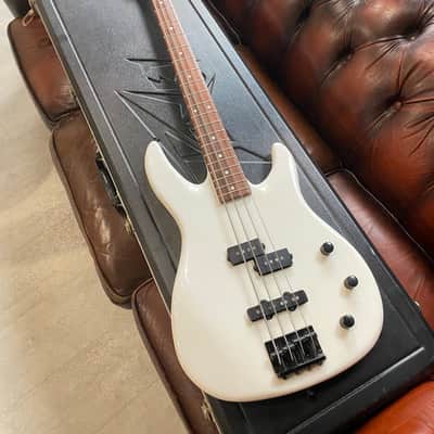 1980's Peavey USA Dyna Bass Neck Thru Design Unity Series White w/Original Case, Tags. COM image 6