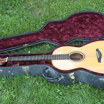 Beneteau 000-12 Acoustic Guitar - Honduras Rosewood Back & Sides image 2