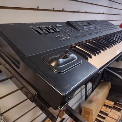 USED Korg i3 Interactive Music Workstation Arranger 61-Key Keyboard image 3