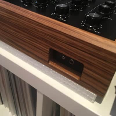 Omnitronic TRM 402 + WOOD frame ( Zebrano Essence) 2021 - Black image 4