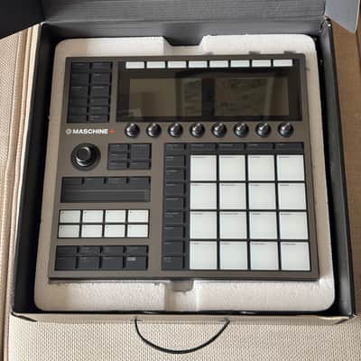 Native Instruments Maschine Plus 2020 - Present - Black image 2