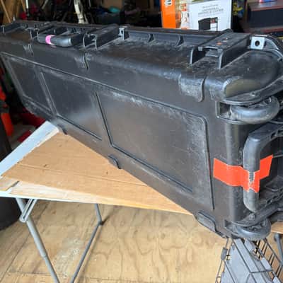SKB 3i-5014-44 Injection Molded P/J Bass Flight Case with TSA Latches & Wheels (1st Gen) image 5