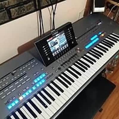 Yamaha Tyros5 76-Key Arranger Workstation Keyboard
