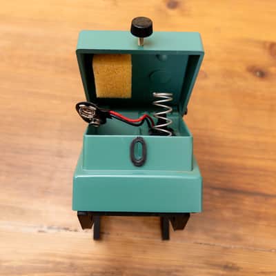 Boss TR-2 Tremolo Guitar Effect Pedal Tested image 8