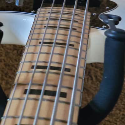 Sire 2nd Generation Marcus Miller V7 Vintage WB Alder 5-String with Maple Fretboard 2024 - White image 6