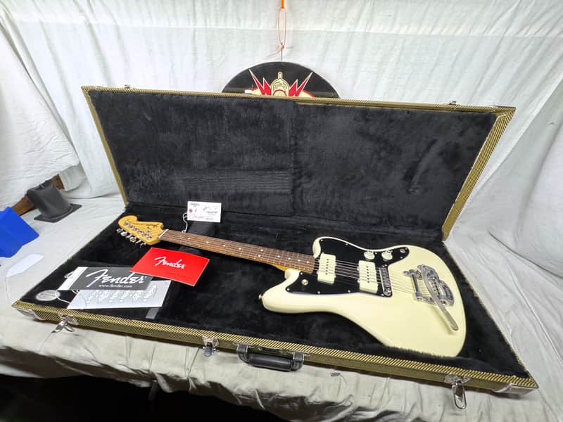 Fender 2016 Limited Edition American Special Jazzmaster Guitar with Bigsby Vibrato + Case 2016 - Olympic White / Rosewood fingerboard