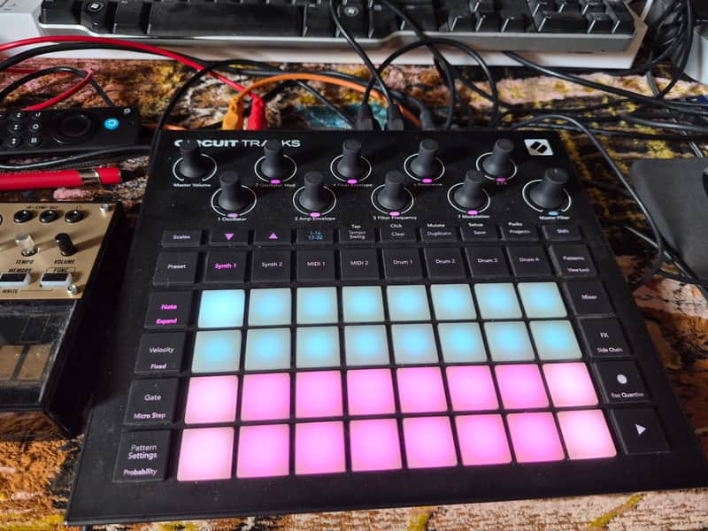 Novation Circuit Tracks Groovebox 2021 - Present - Black image 1