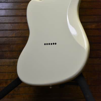 Squier Limited Edition Paranormal Offset Telecaster® SJ, Laurel Fingerboard, Tortoiseshell Pickguard, Olympic White image 4